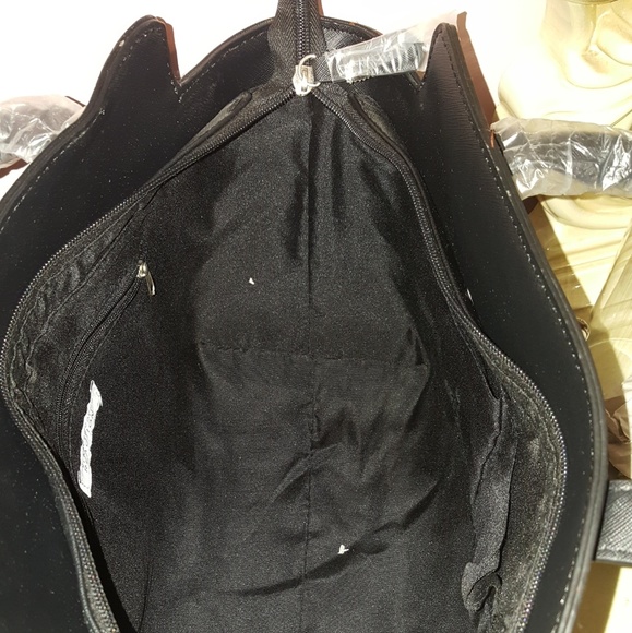 Kenneth Cole Black and Large hand bag - Picture 7 of 7